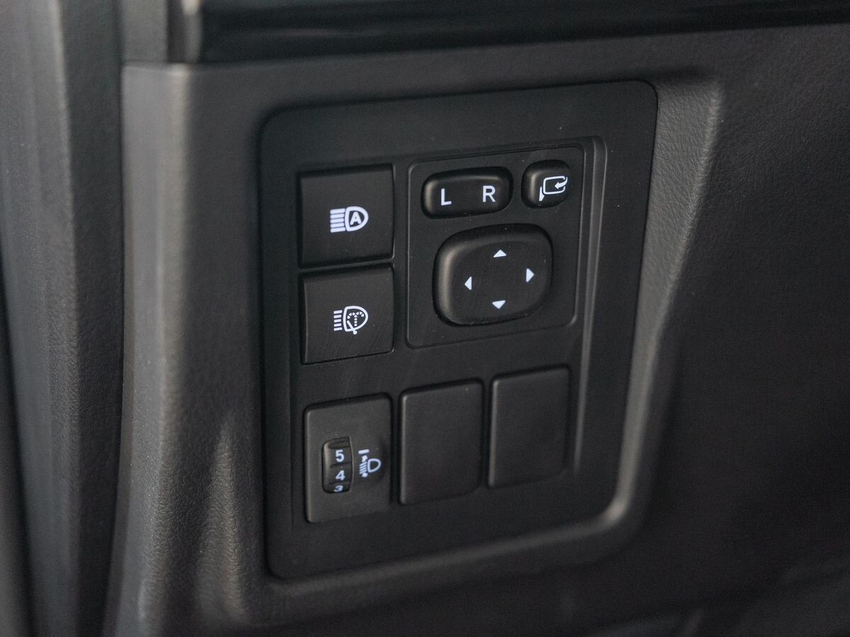 Toyota Land Cruiser Prado 2023 - фото автомобиля