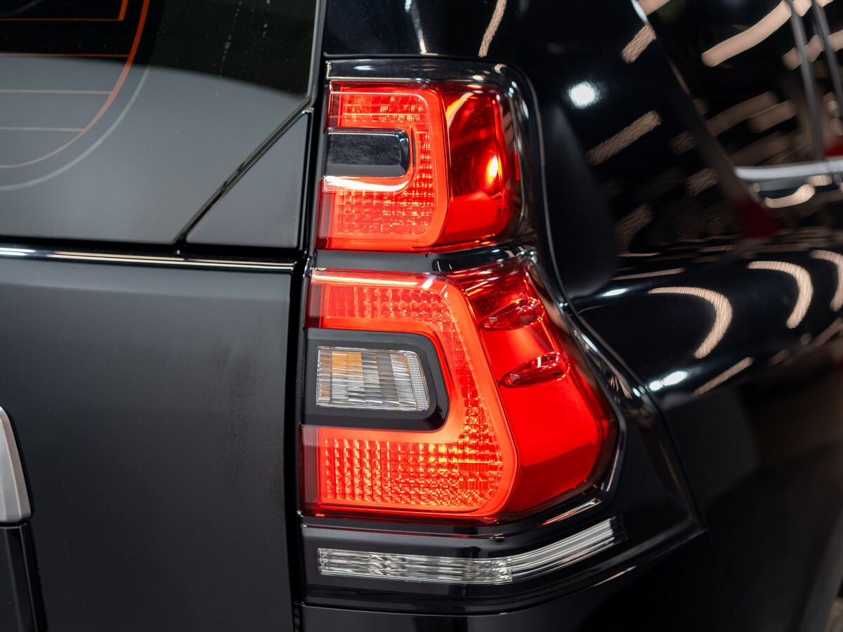 Toyota Land Cruiser Prado 2023 - фото автомобиля