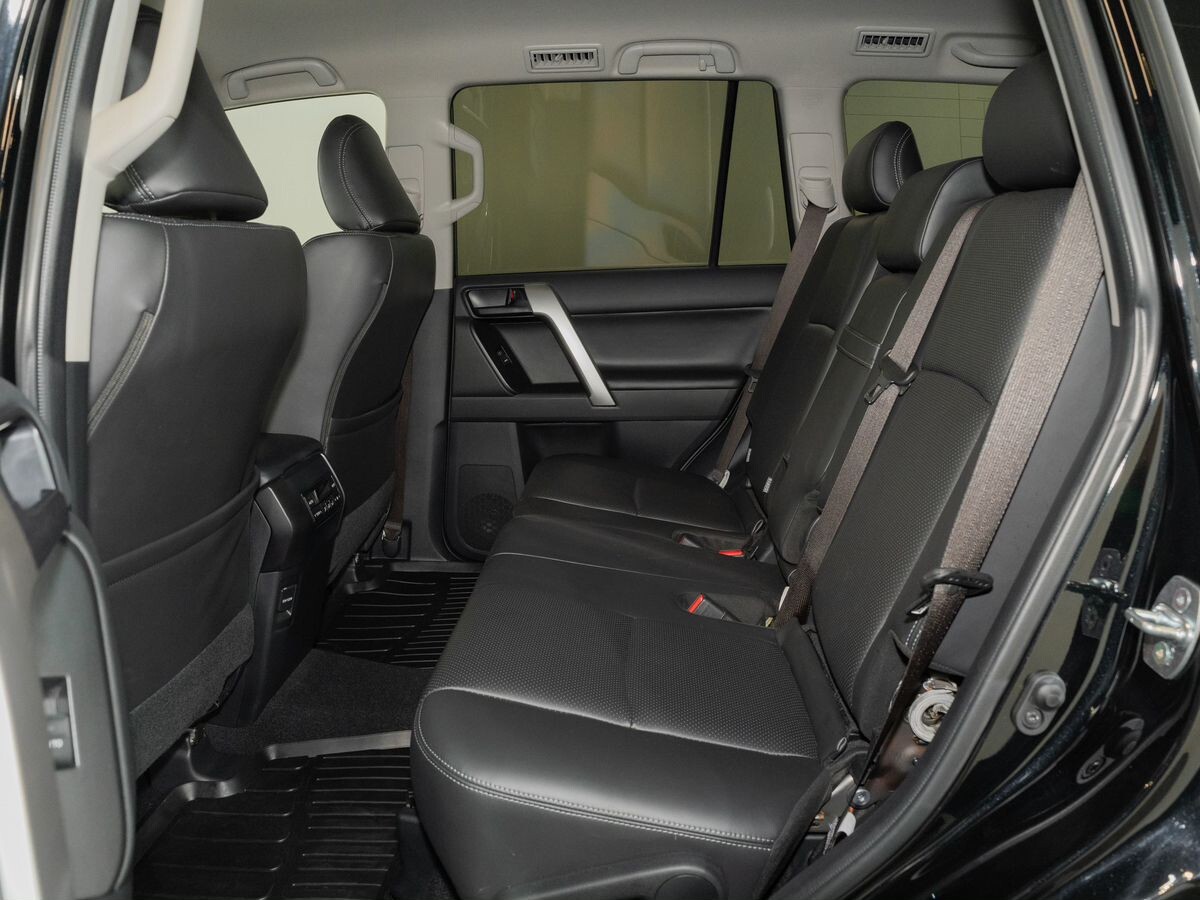 Toyota Land Cruiser Prado 2023 - фото автомобиля