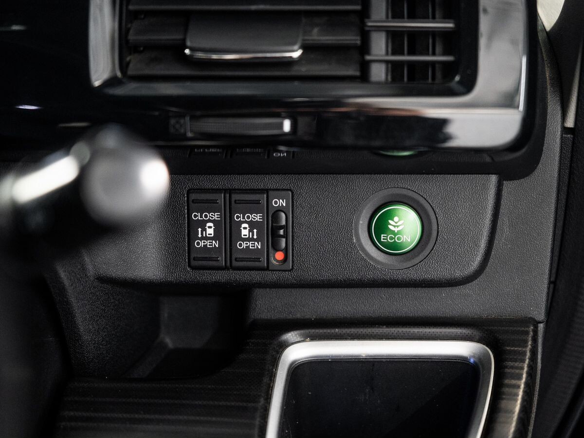 Honda Stepwgn 2016 - фото автомобиля