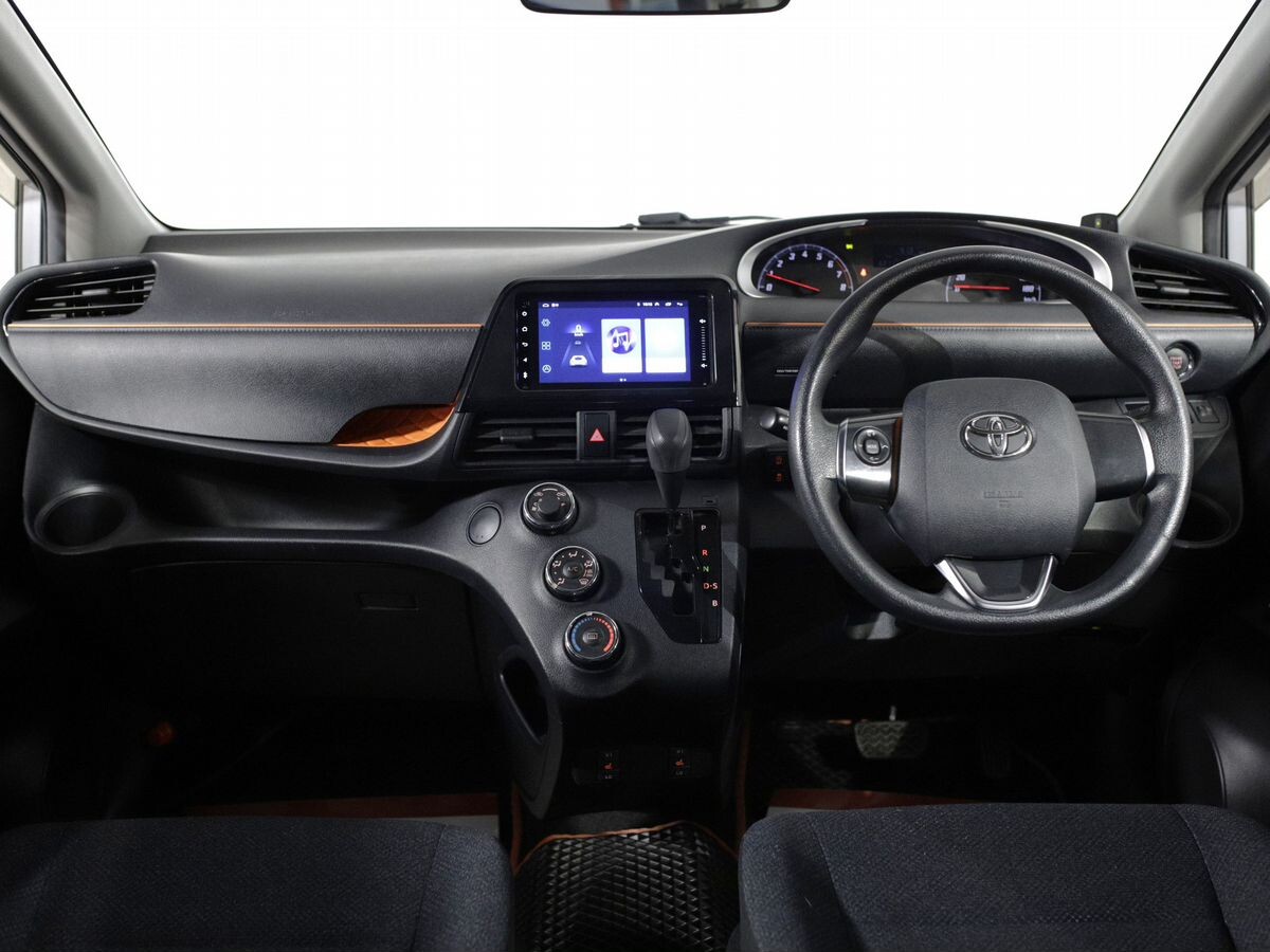 Toyota Sienta 2017 - фото автомобиля