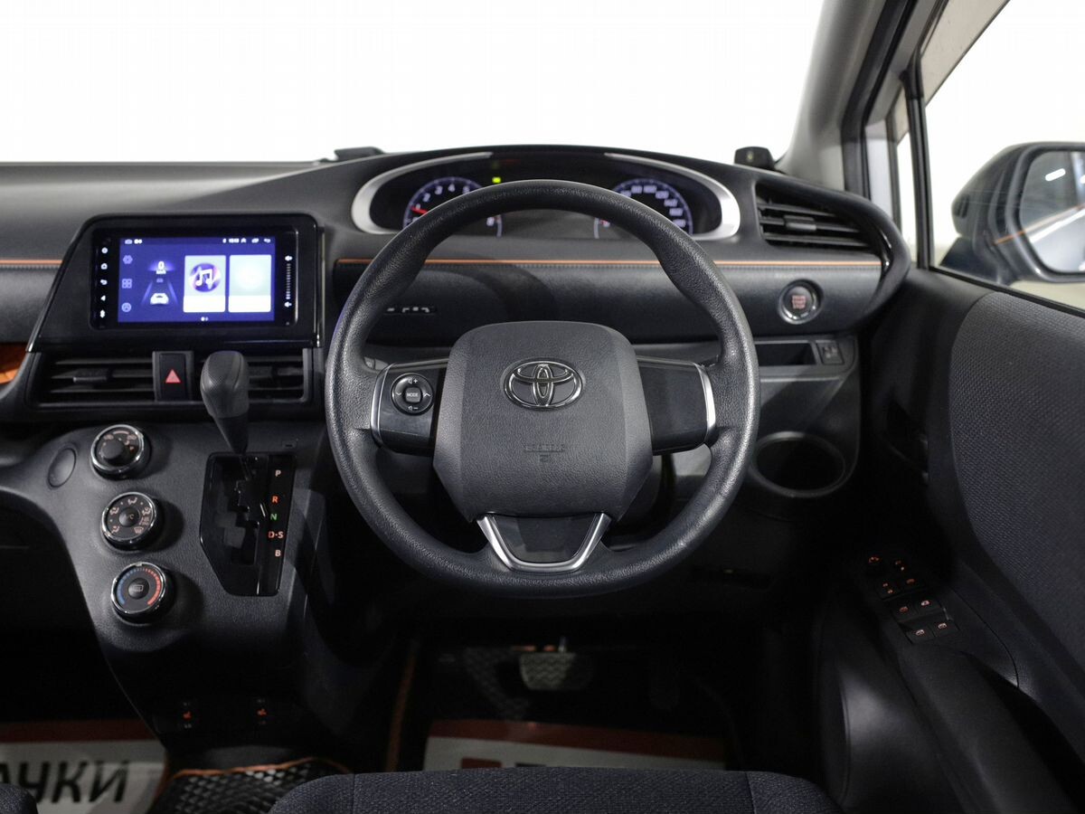 Toyota Sienta 2017 - фото автомобиля