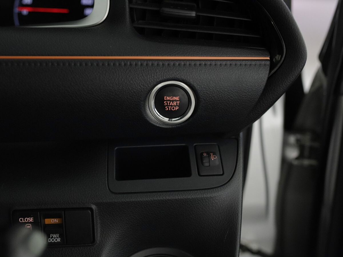 Toyota Sienta 2017 - фото автомобиля
