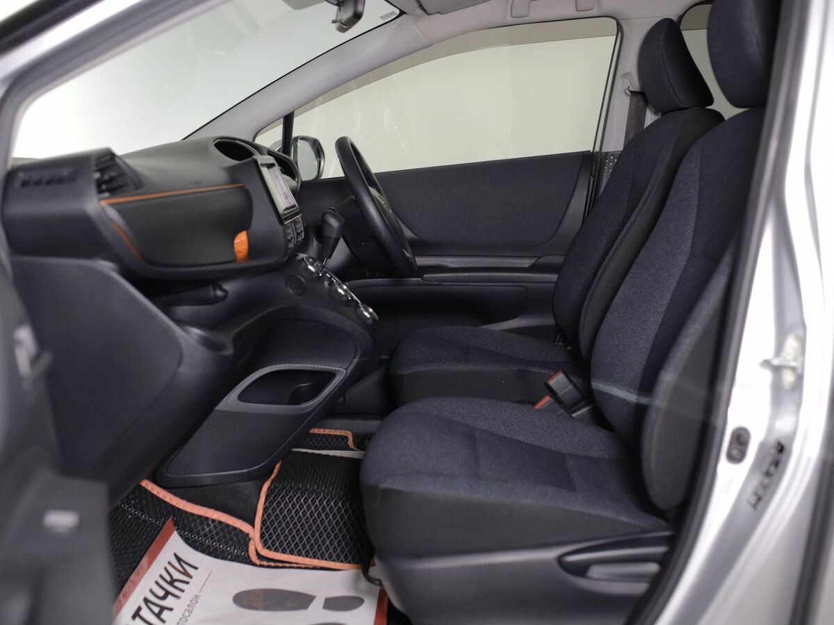Toyota Sienta 2017 - фото автомобиля