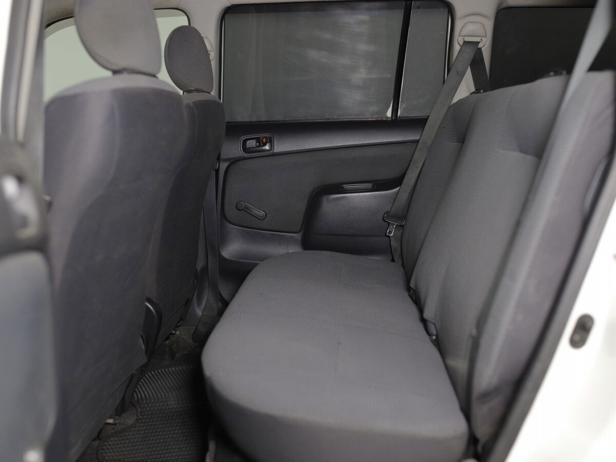 Toyota Succeed 2012 - фото автомобиля