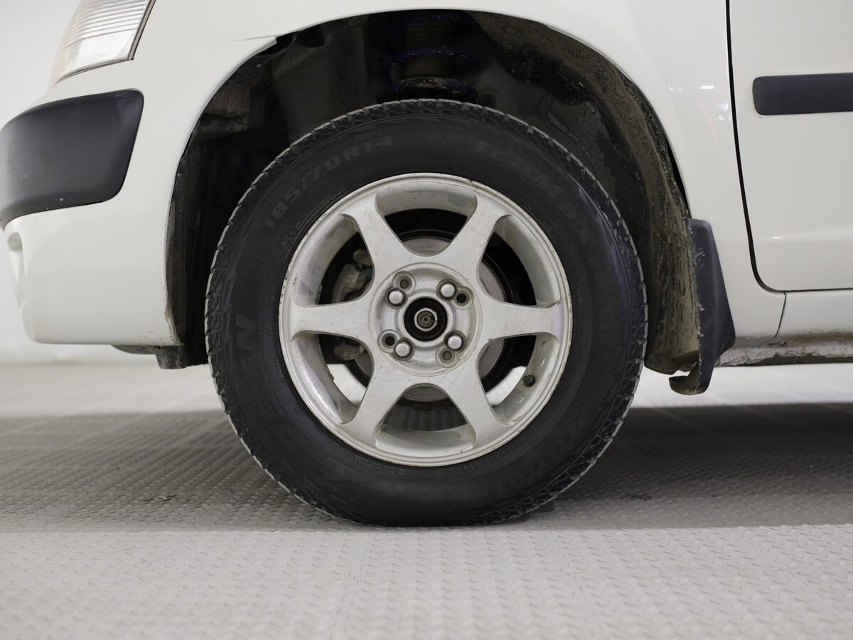 Toyota Succeed 2012 - фото автомобиля