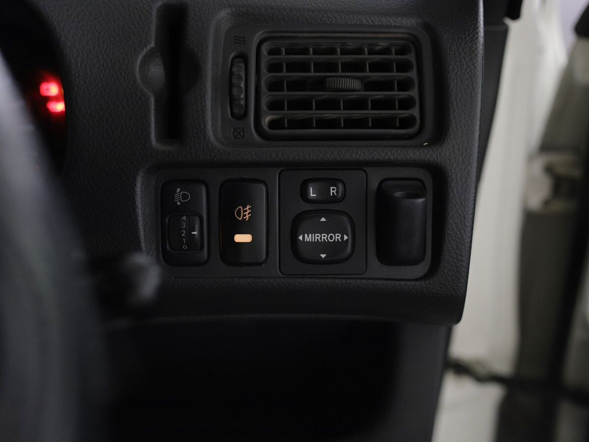 Toyota Succeed 2012 - фото автомобиля