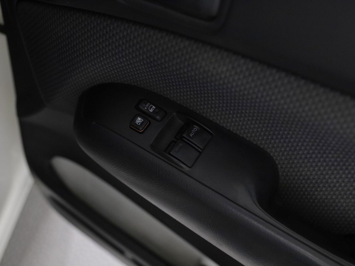 Toyota Succeed 2012 - фото автомобиля