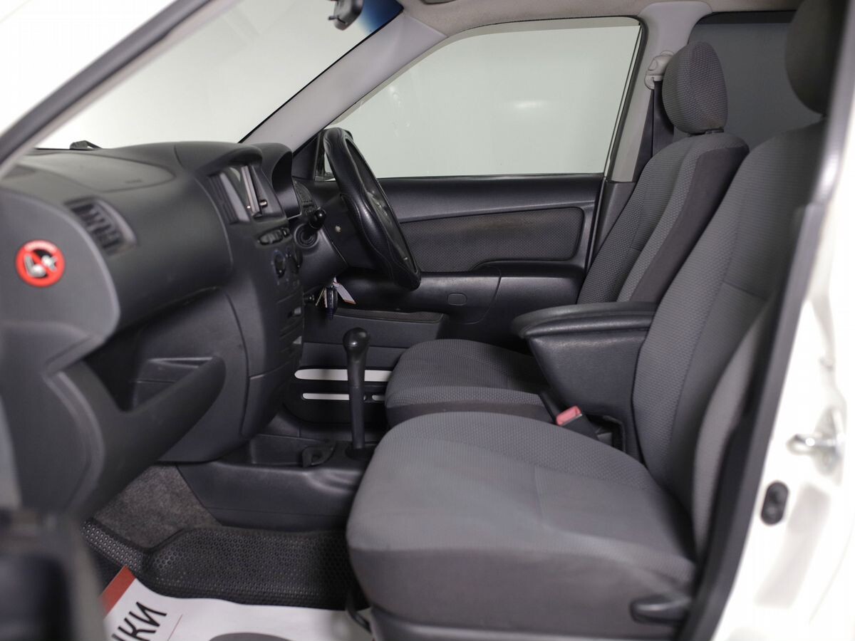 Toyota Succeed 2012 - фото автомобиля