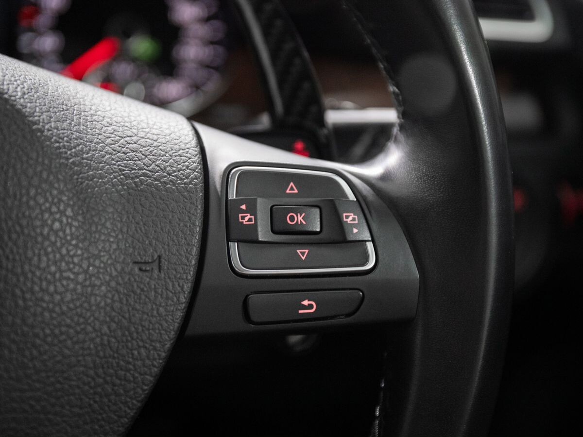 Volkswagen Passat 2013 - фото автомобиля