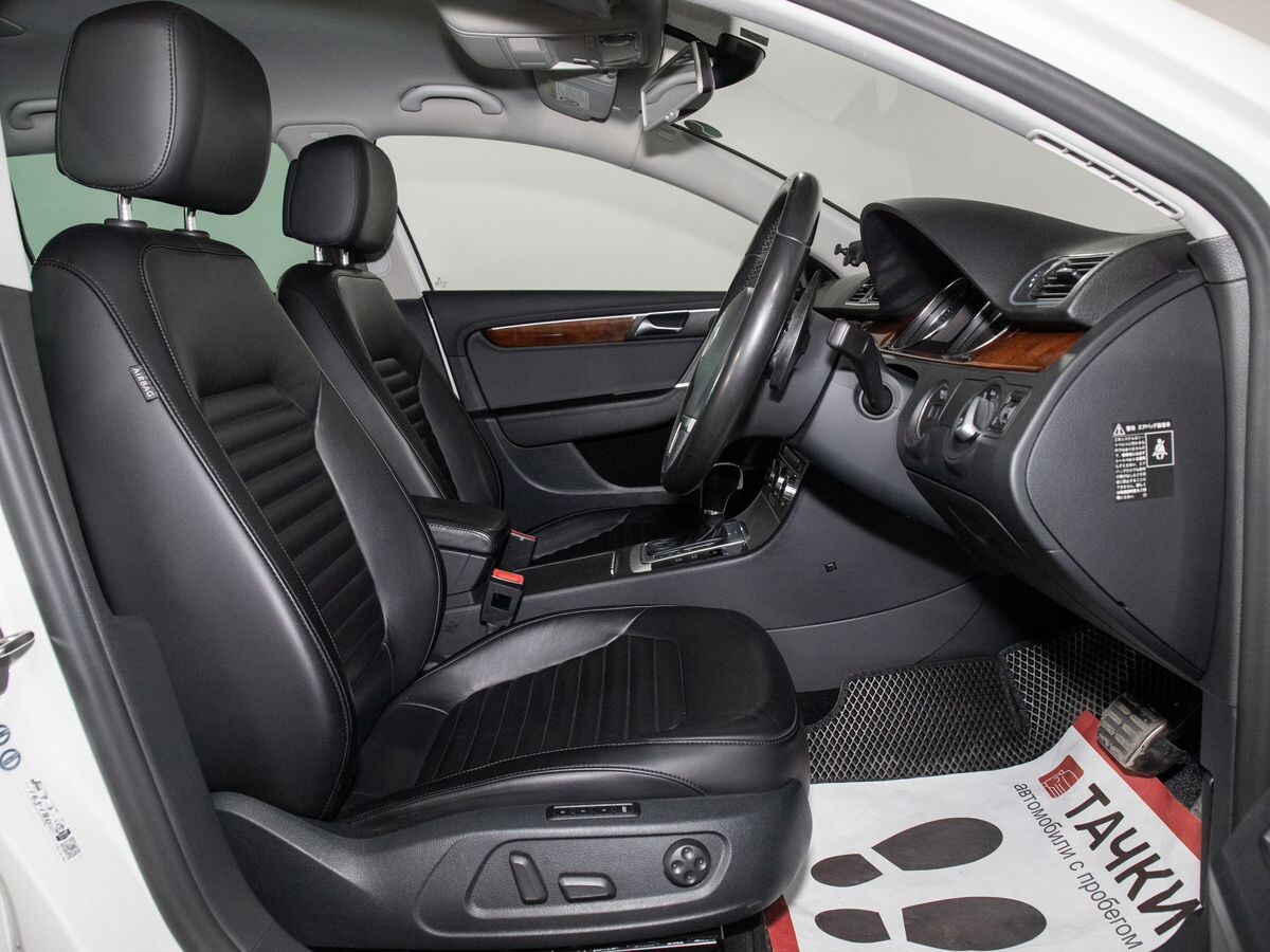 Volkswagen Passat 2013 - фото автомобиля