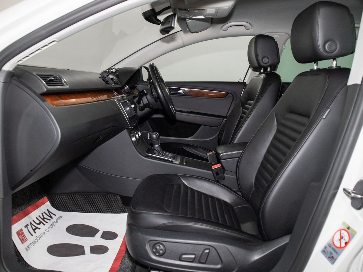 Volkswagen Passat 2013 - фото автомобиля