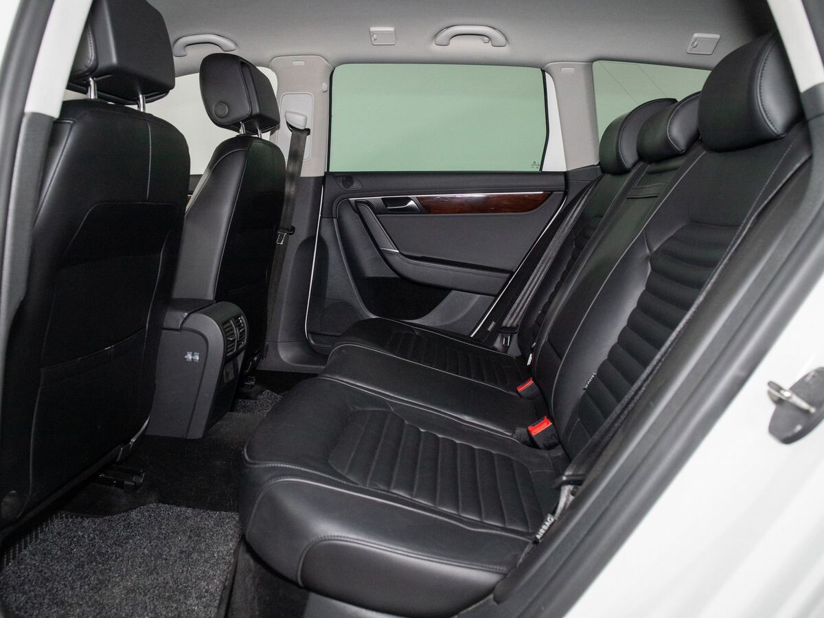 Volkswagen Passat 2013 - фото автомобиля