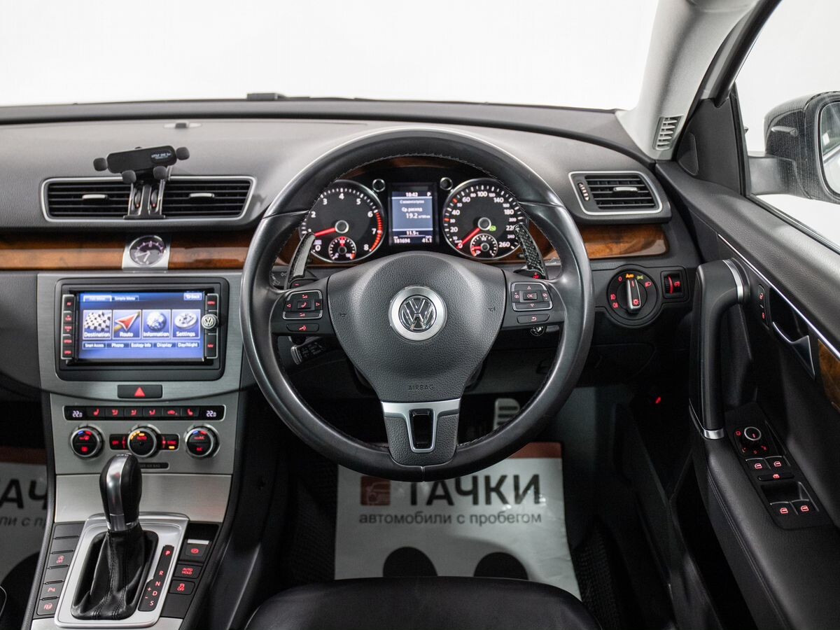 Volkswagen Passat 2013 - фото автомобиля