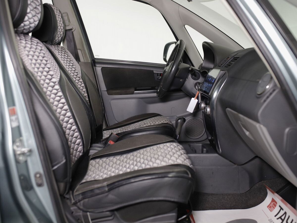 Suzuki SX4 2012 - фото автомобиля