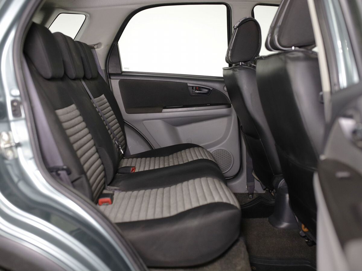 Suzuki SX4 2012 - фото автомобиля