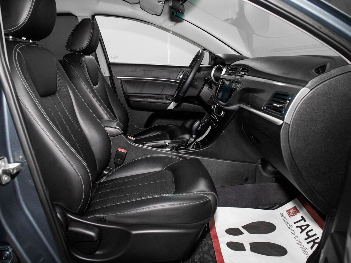 Geely Emgrand 2019 - фото автомобиля