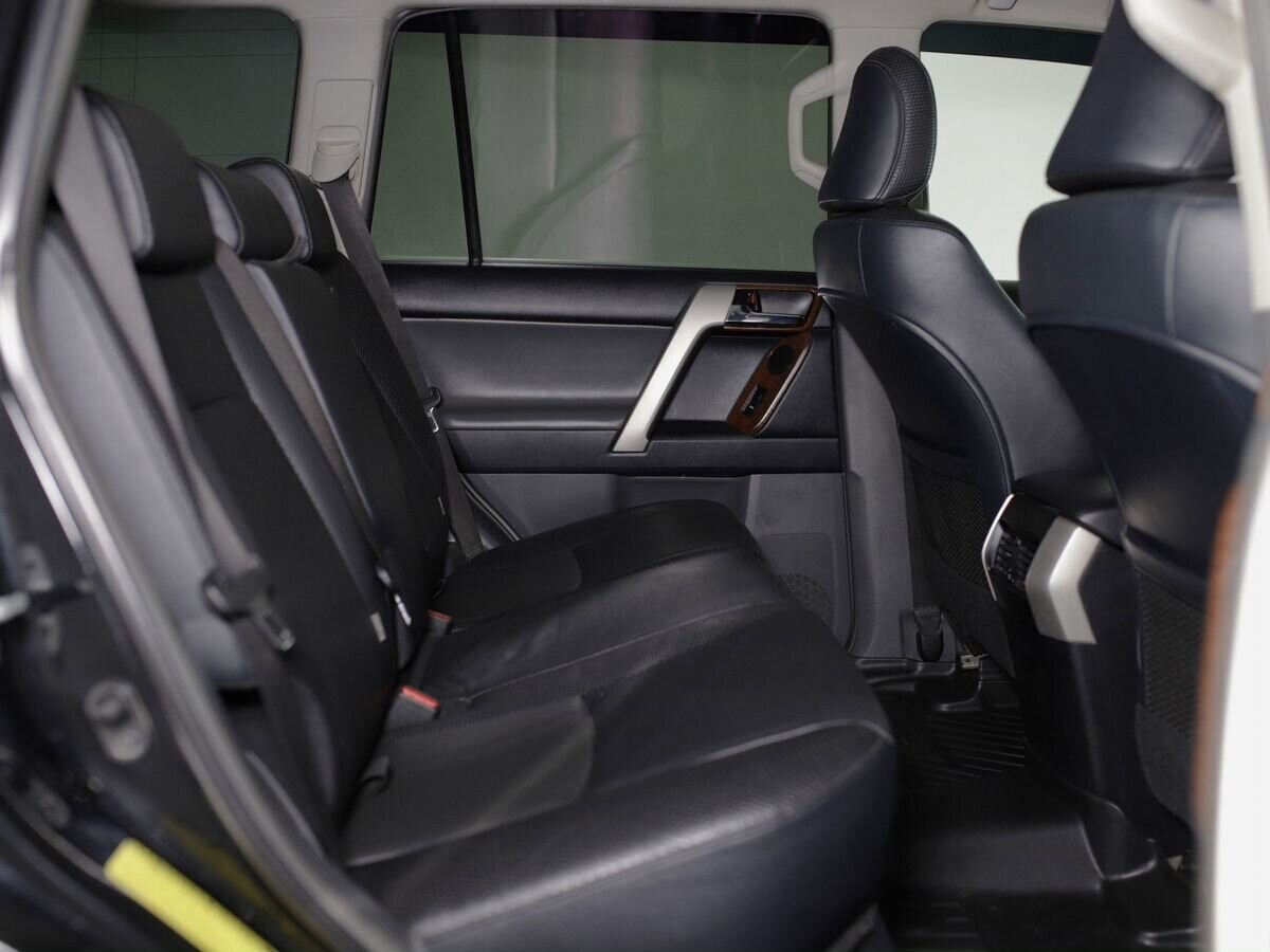 Toyota Land Cruiser Prado 2013 - фото автомобиля