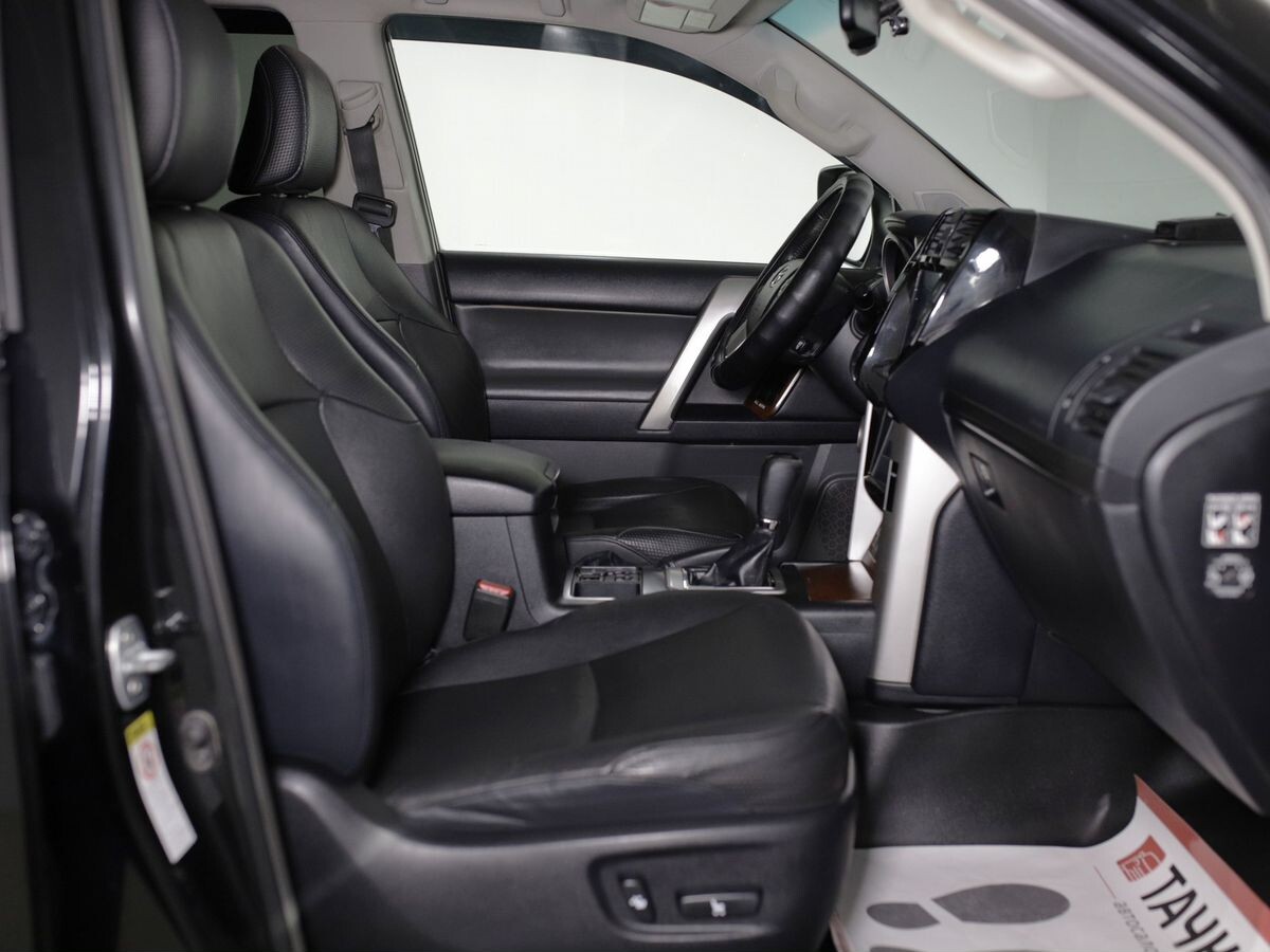 Toyota Land Cruiser Prado 2013 - фото автомобиля