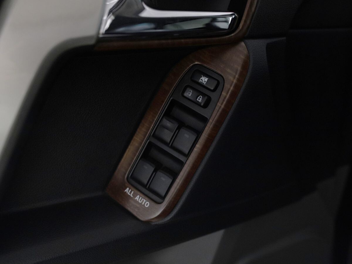 Toyota Land Cruiser Prado 2013 - фото автомобиля