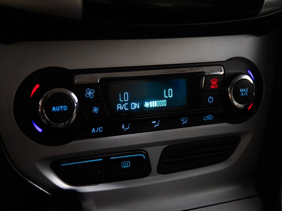 Ford Focus 2011 - фото автомобиля