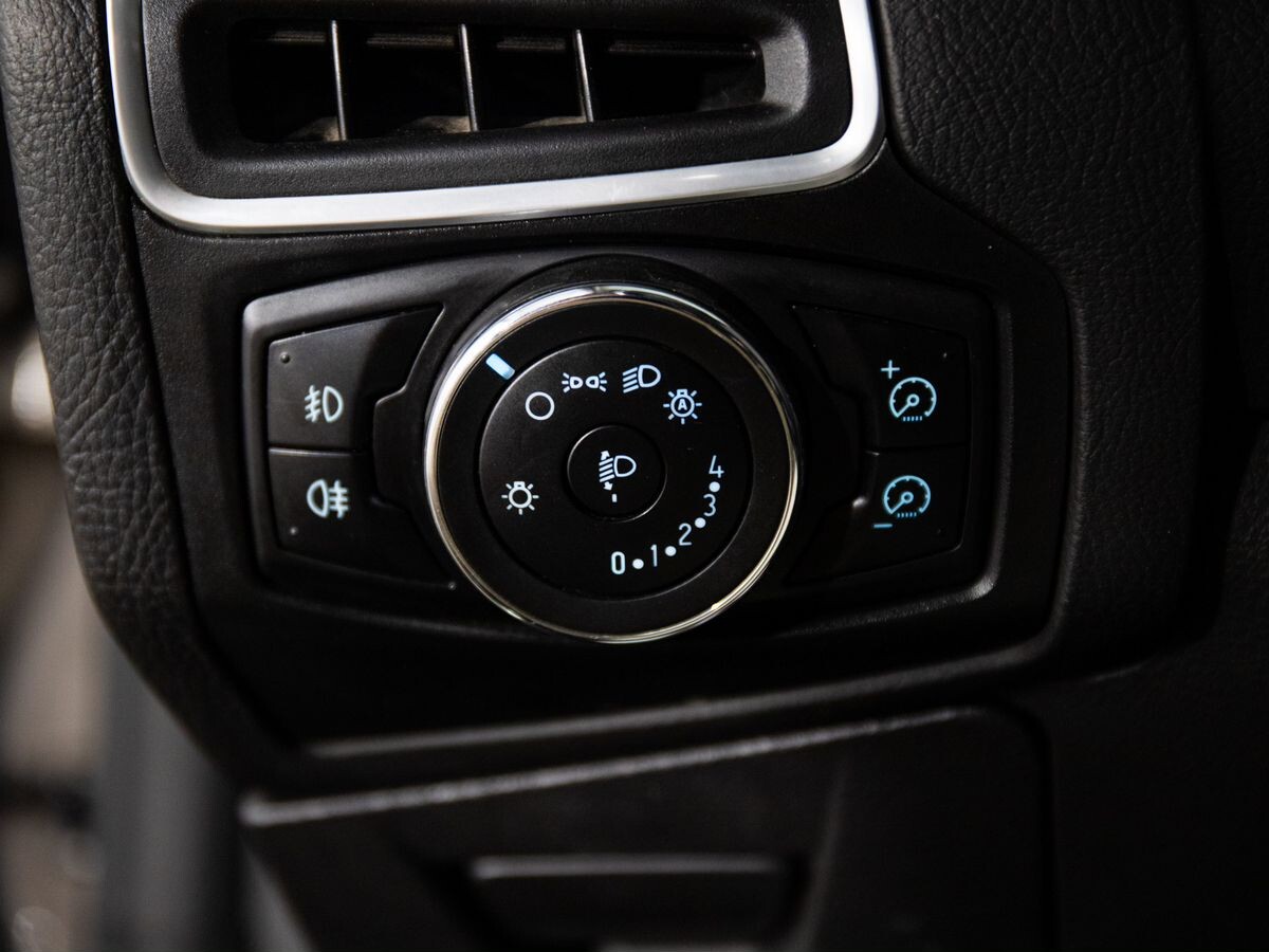 Ford Focus 2011 - фото автомобиля
