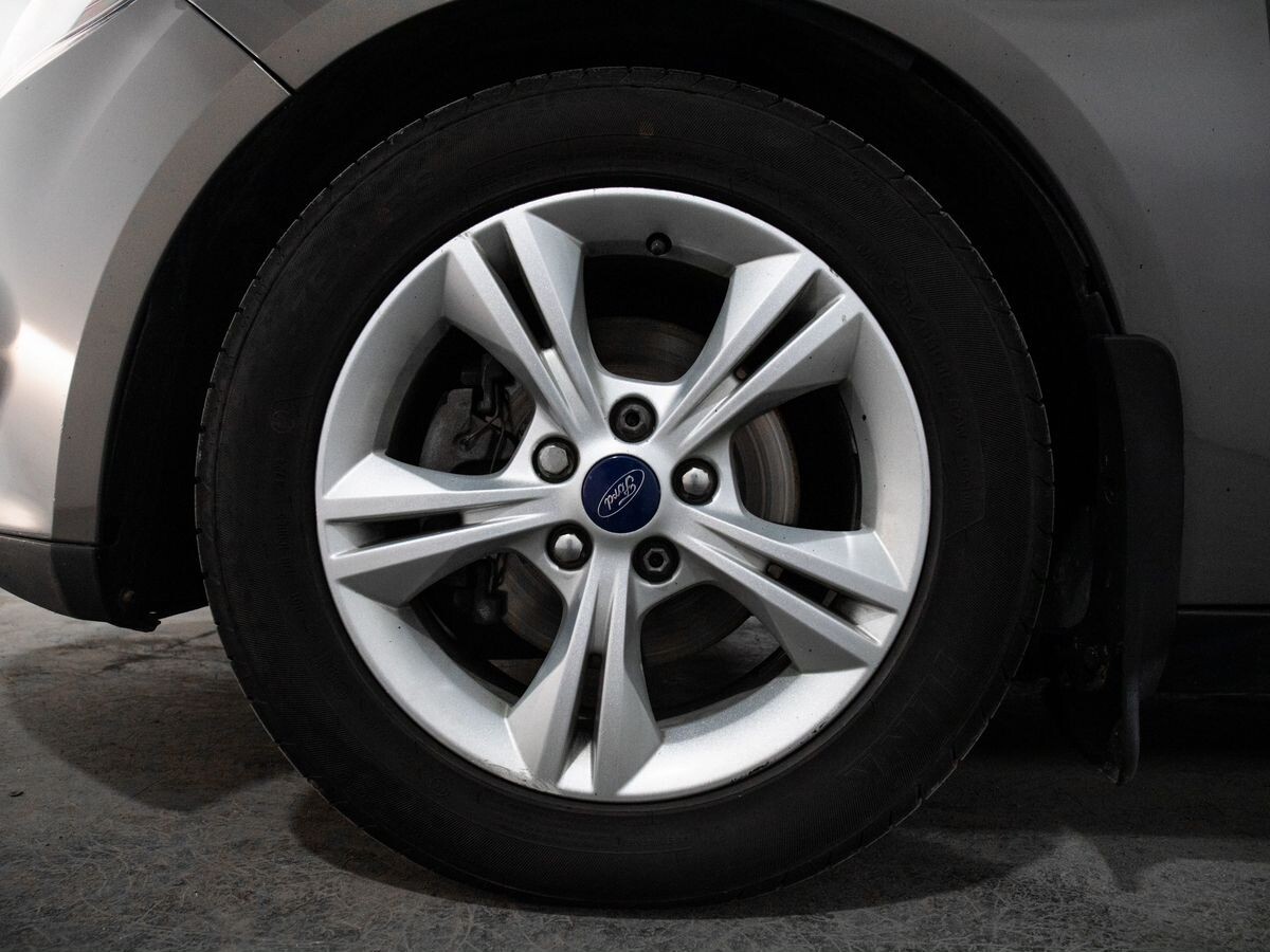 Ford Focus 2011 - фото автомобиля