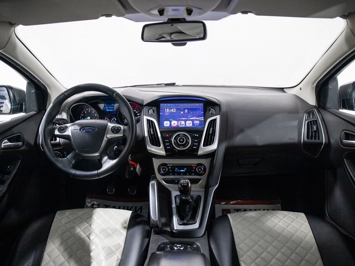 Ford Focus 2011 - фото автомобиля