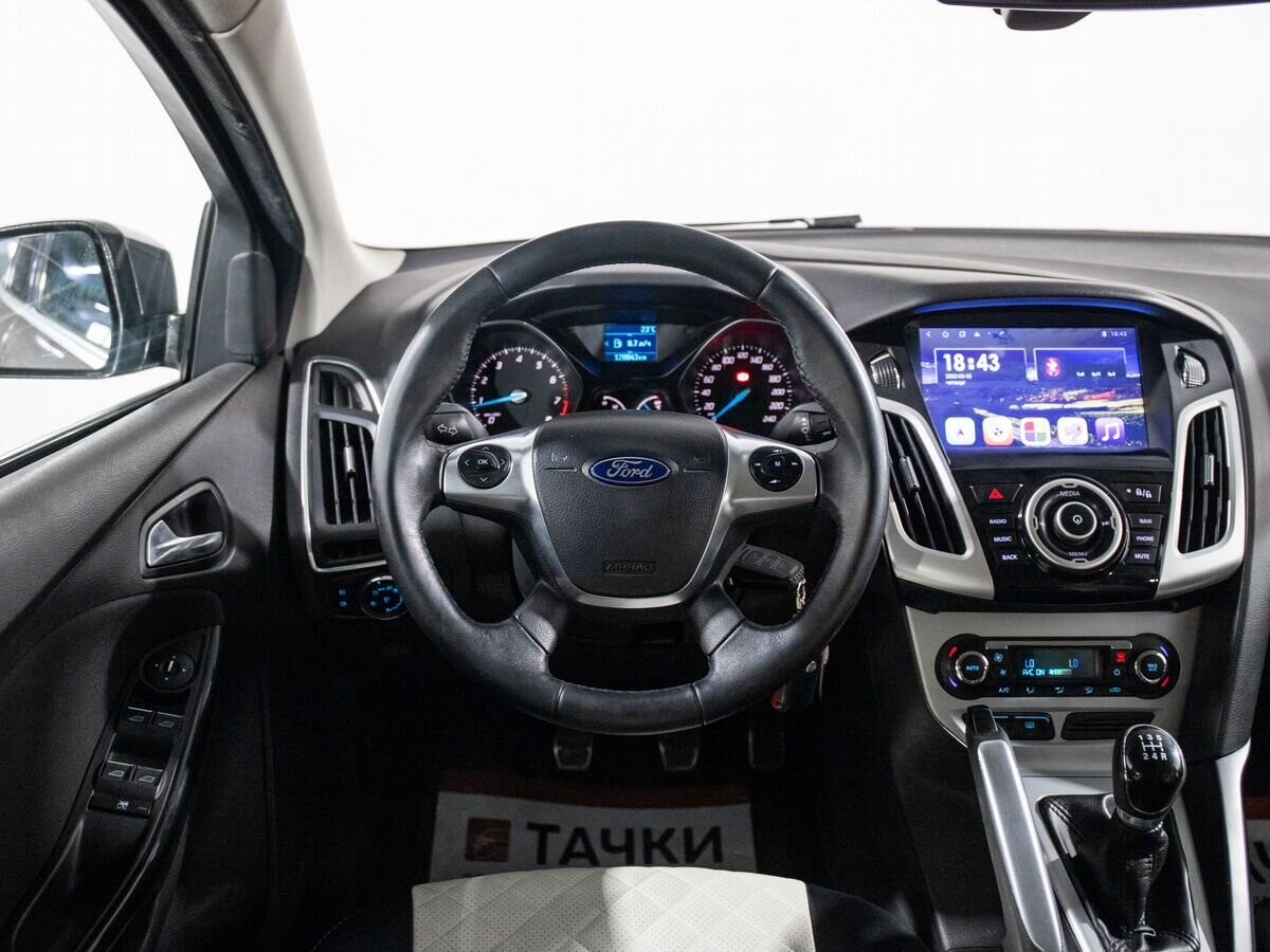 Ford Focus 2011 - фото автомобиля