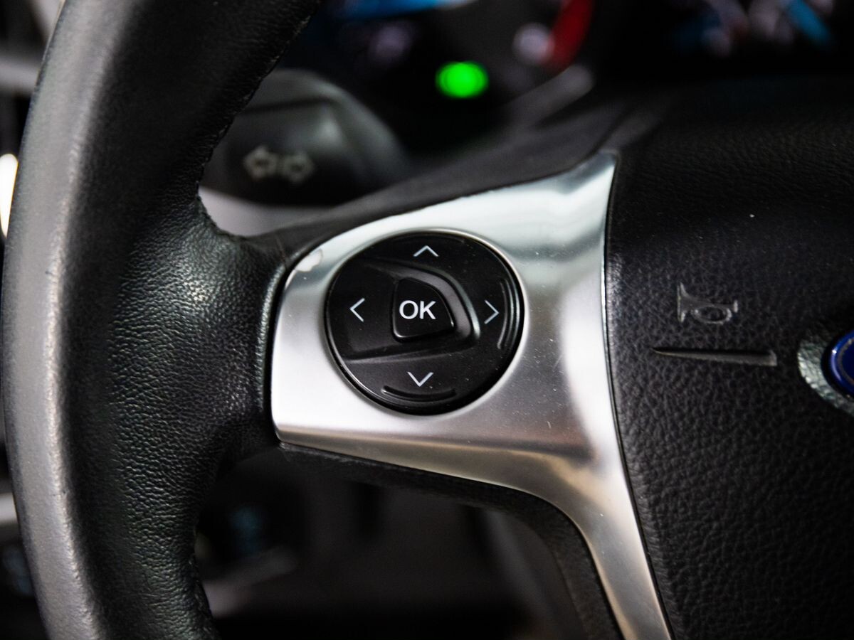 Ford Focus 2011 - фото автомобиля