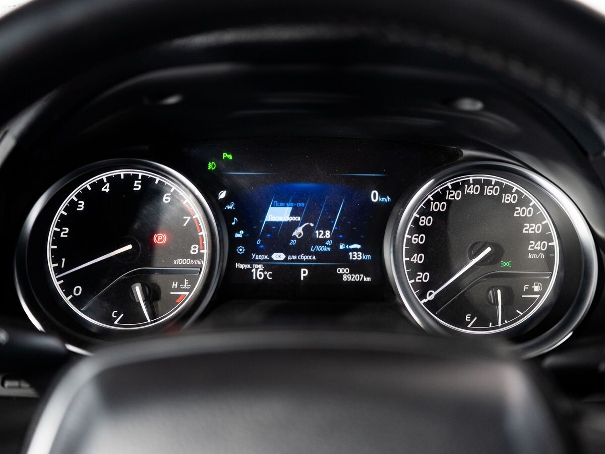 Toyota Camry 2018 - фото автомобиля