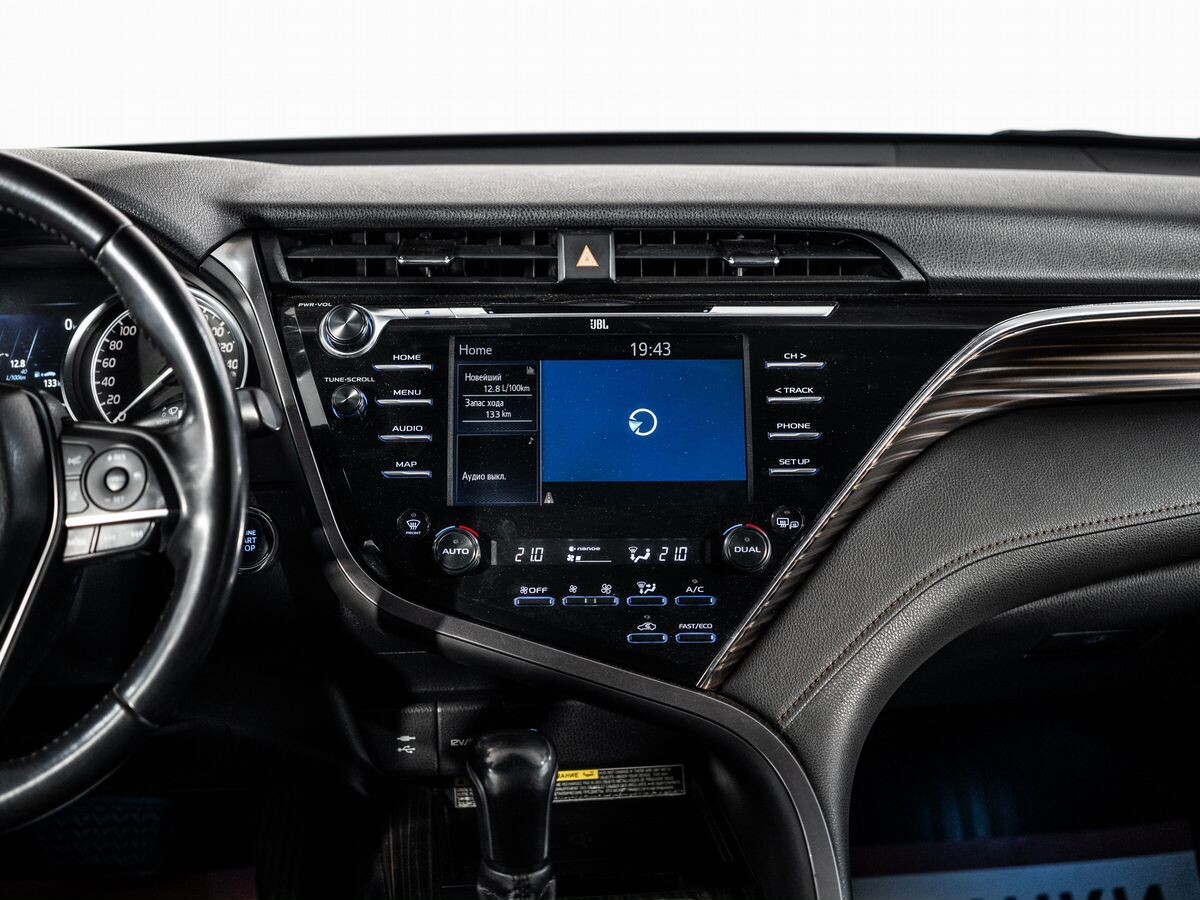 Toyota Camry 2018 - фото автомобиля