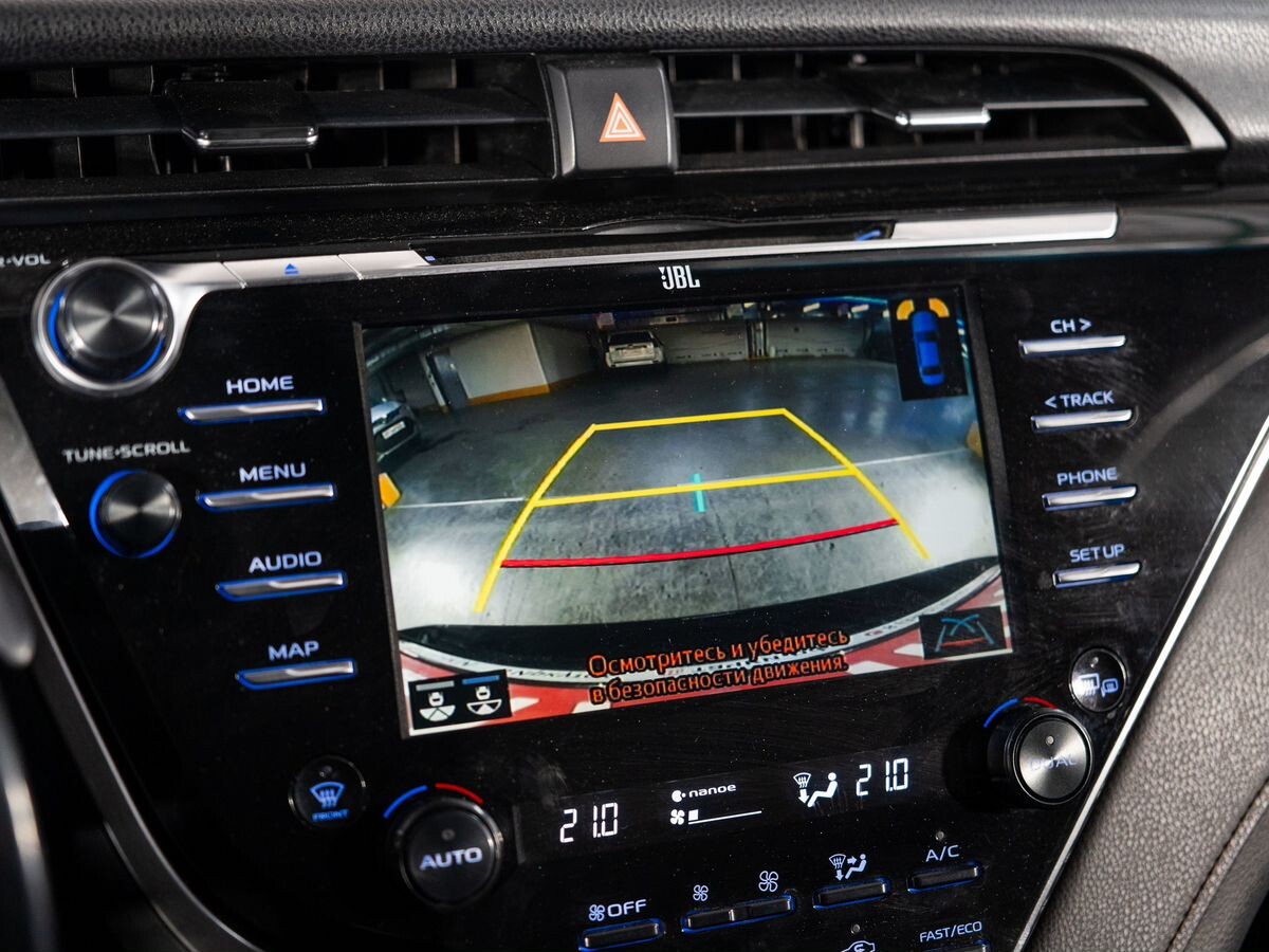 Toyota Camry 2018 - фото автомобиля