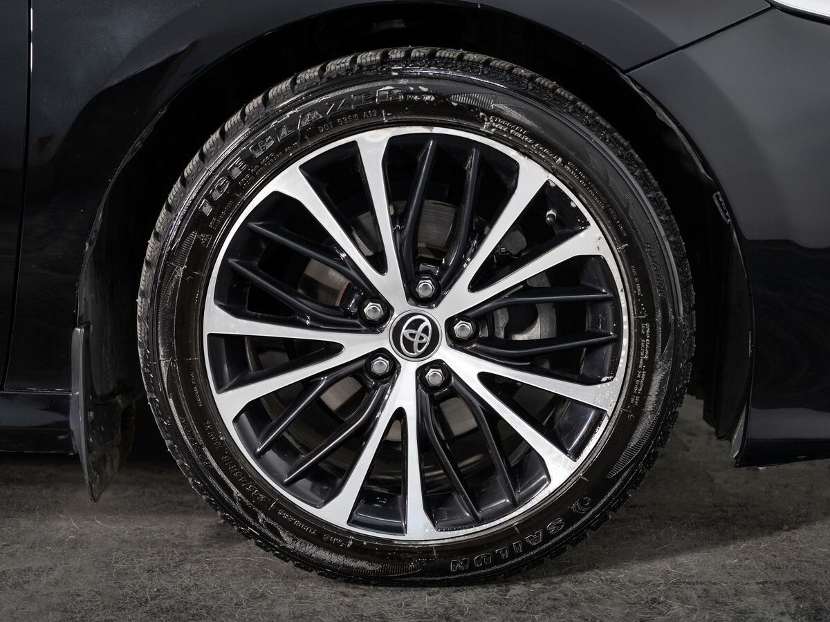 Toyota Camry 2018 - фото автомобиля