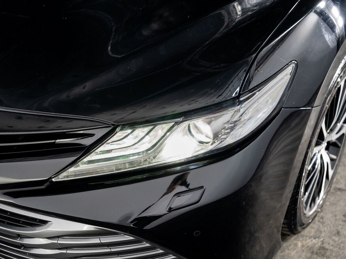 Toyota Camry 2018 - фото автомобиля