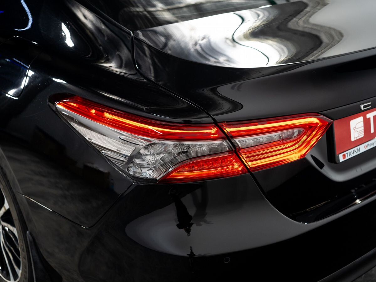 Toyota Camry 2018 - фото автомобиля
