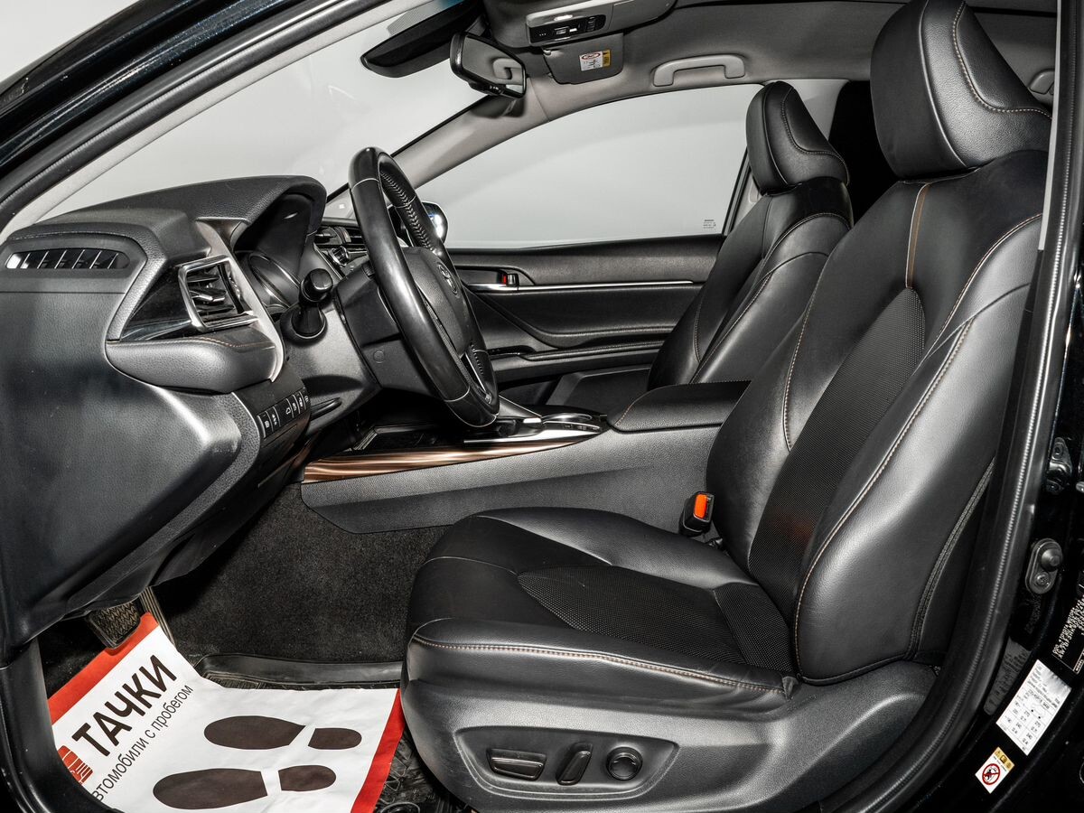Toyota Camry 2018 - фото автомобиля