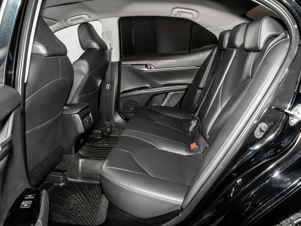 Toyota Camry 2018 - фото автомобиля