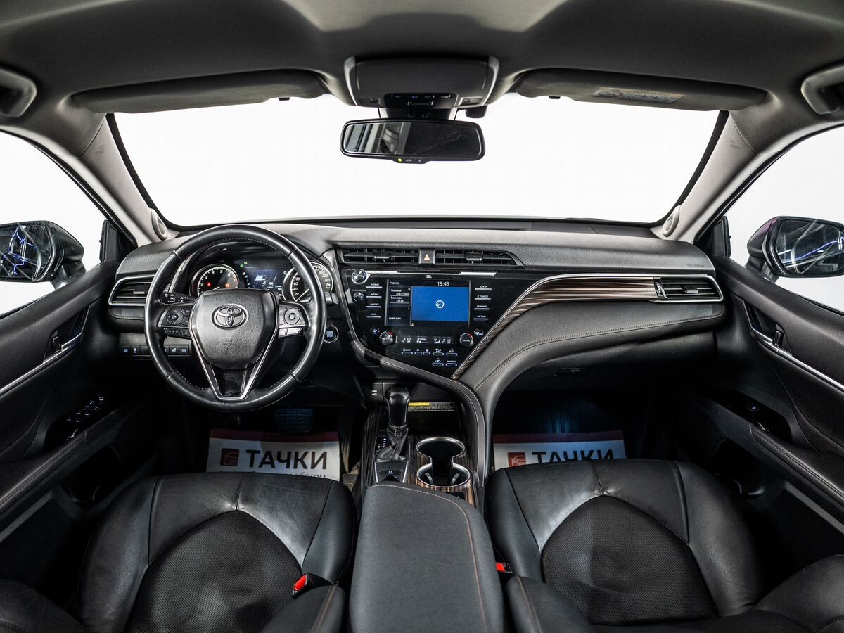 Toyota Camry 2018 - фото автомобиля