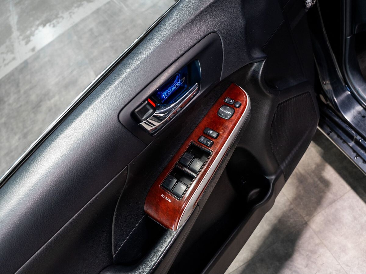 Toyota Camry 2011 - фото автомобиля