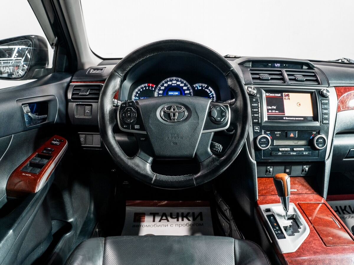 Toyota Camry 2011 - фото автомобиля