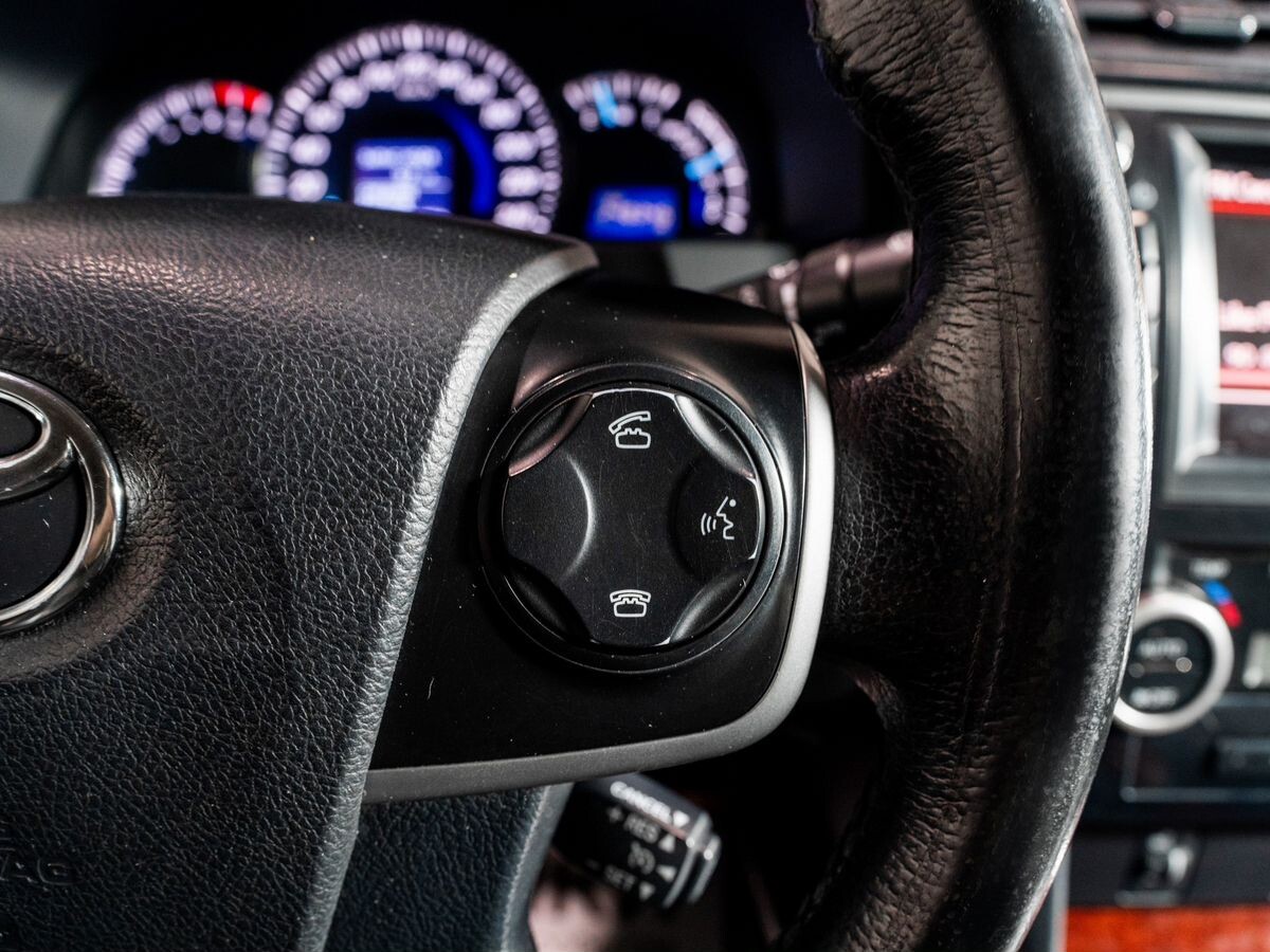 Toyota Camry 2011 - фото автомобиля