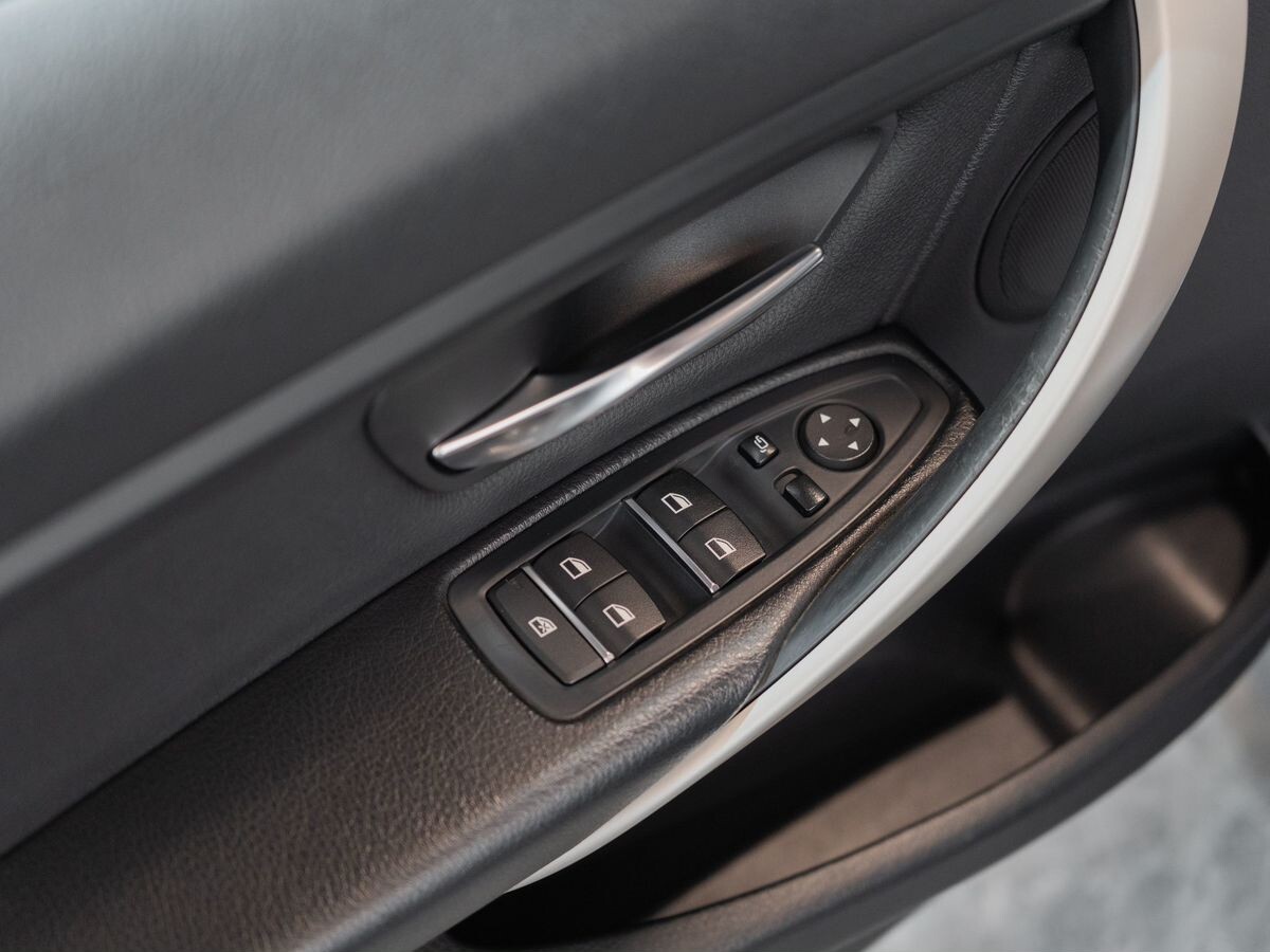 BMW 3-Series 2016 - фото автомобиля