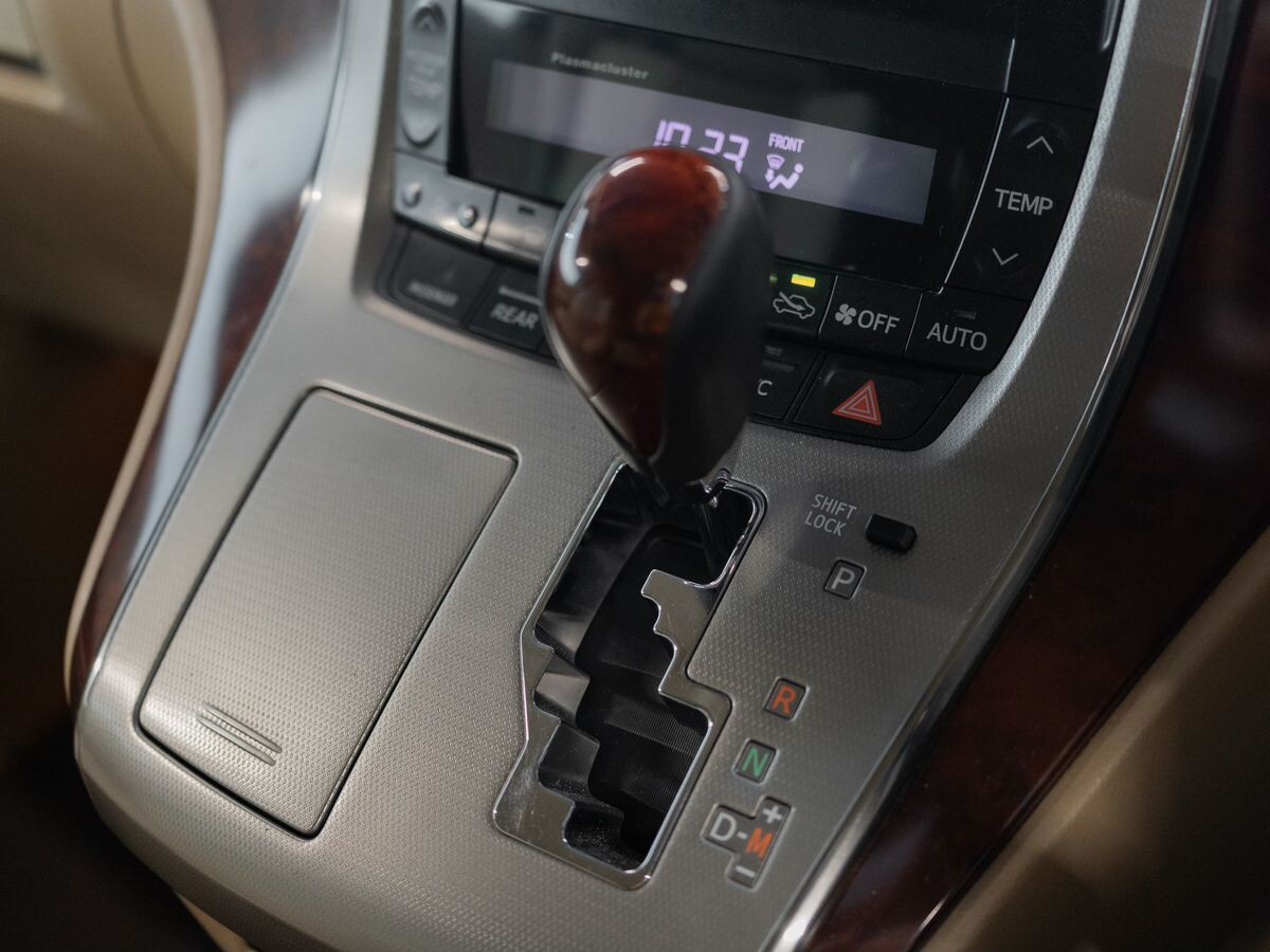 Toyota Alphard 2011 - фото автомобиля