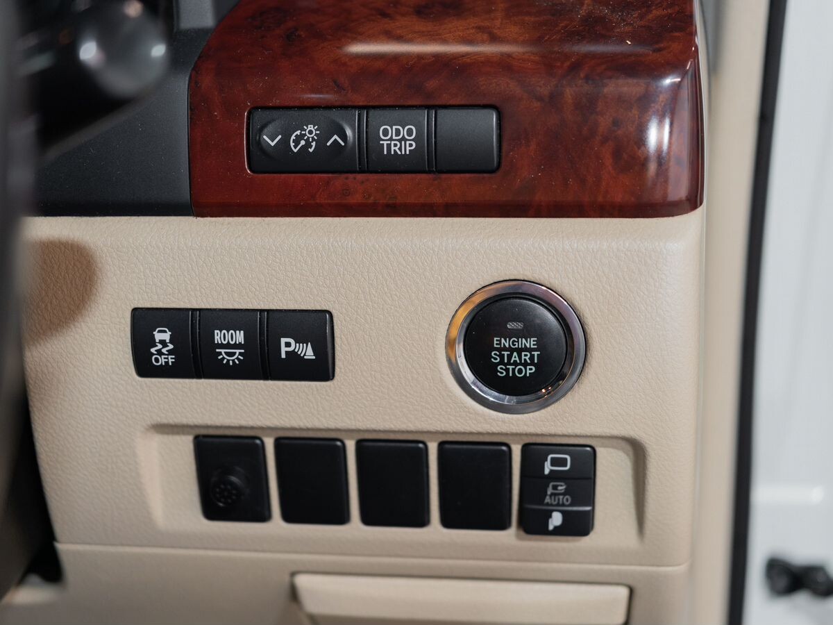 Toyota Alphard 2011 - фото автомобиля