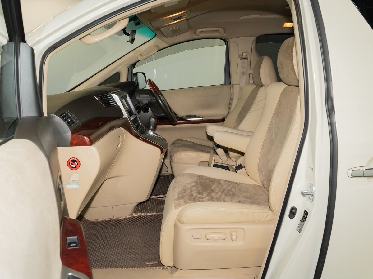 Toyota Alphard 2011 - фото автомобиля