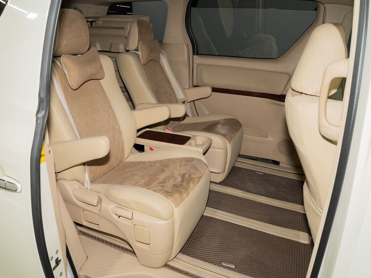 Toyota Alphard 2011 - фото автомобиля
