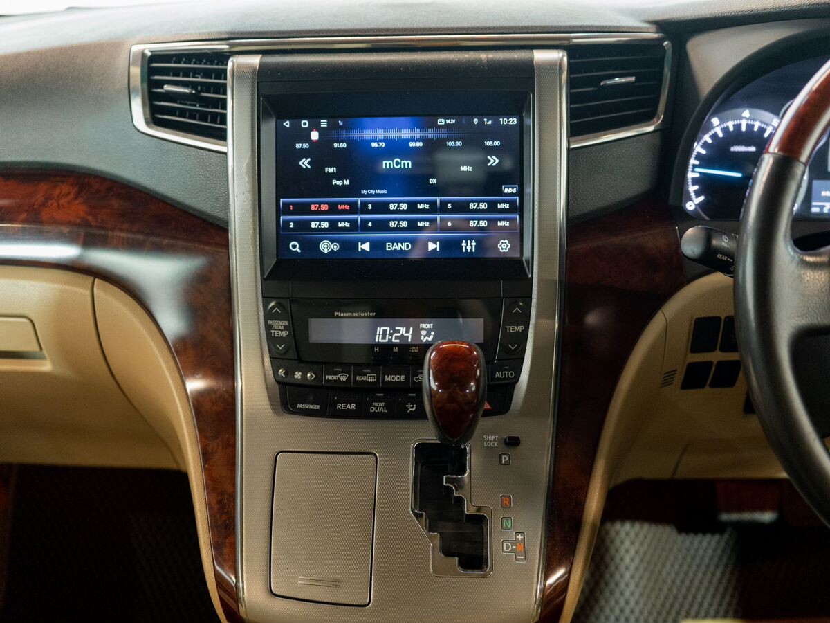 Toyota Alphard 2011 - фото автомобиля