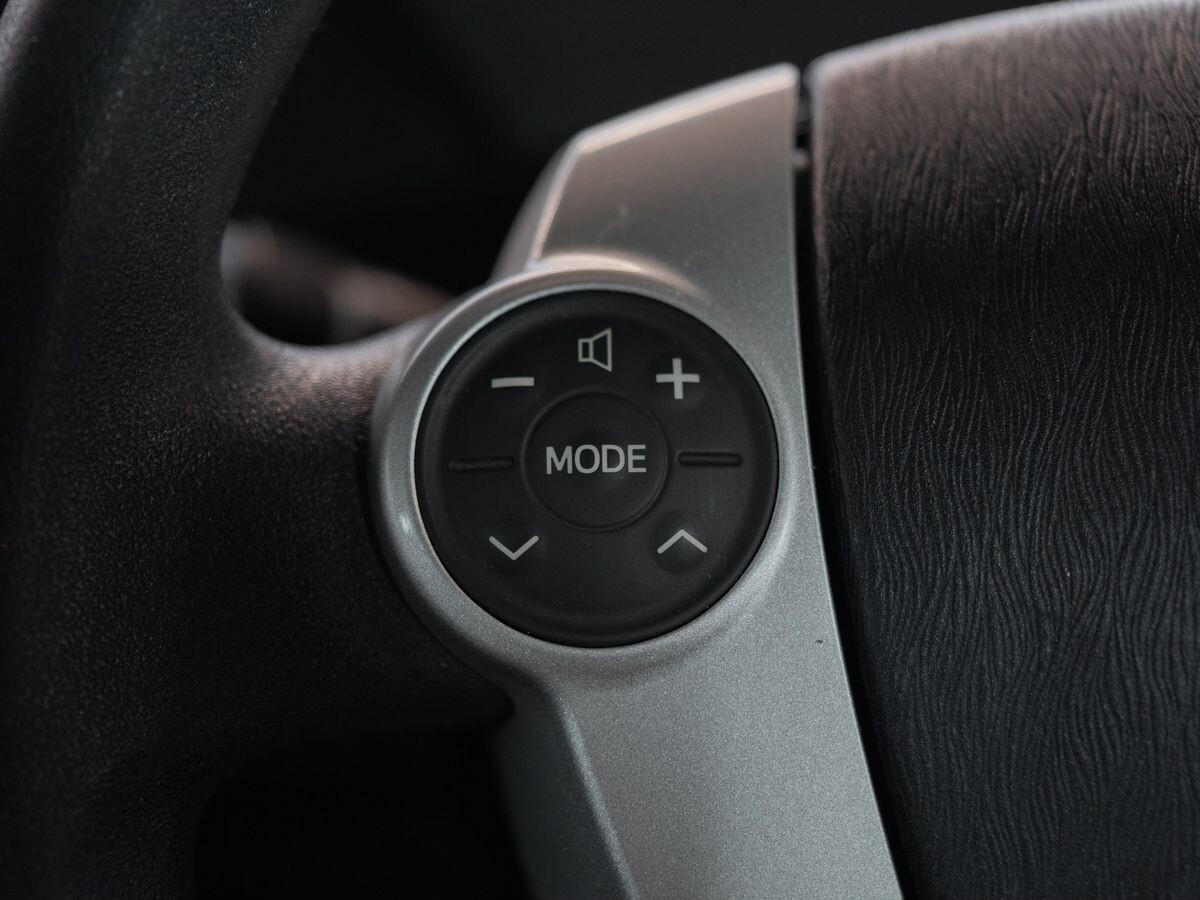 Toyota Prius 2011 - фото автомобиля