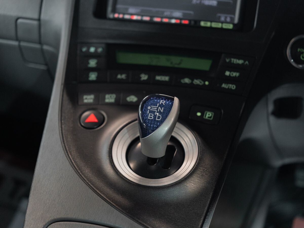 Toyota Prius 2011 - фото автомобиля